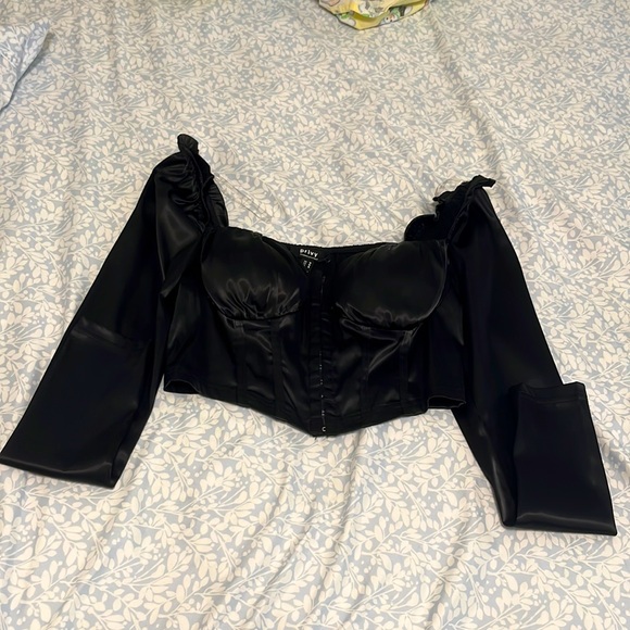 Black crop top - Picture 1 of 3